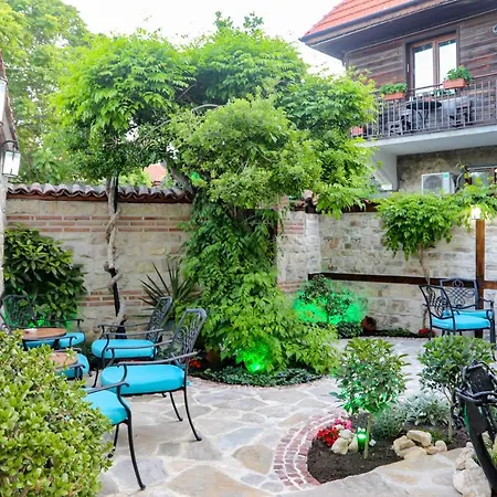 Kirios Szálloda 3*