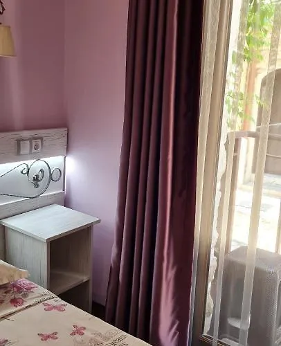 호텔 Kirios 네세부르