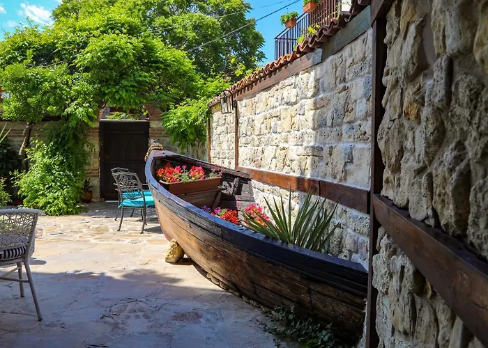 Kirios 3* 네세부르